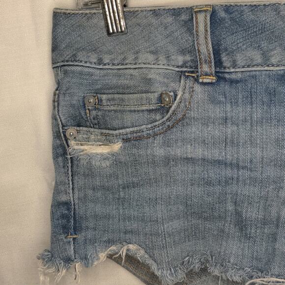 AMERICAN EAGLE Artist Destroyed Denim Shorts 6 - Picture 2 of 7